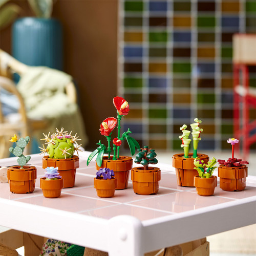 LEGO® Icons Creator Expert - Plante de mici dimensiuni 10329, 758 piese - element galerie