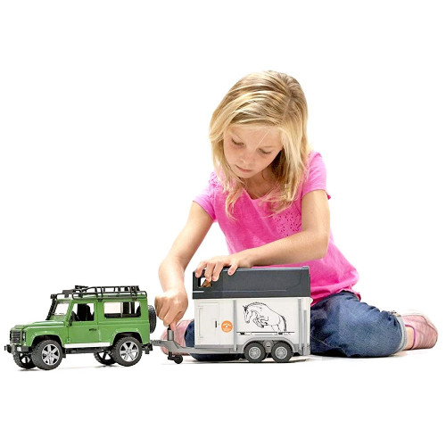 Land Rover Defender Station cu remorca de cai, Bruder 02592 - element galerie